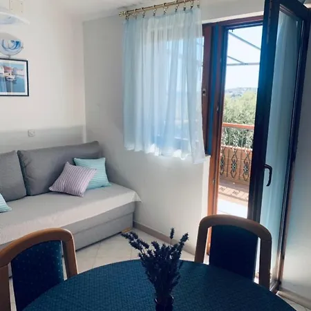 Apartman One Bedroom With Terrace And Seaview - B