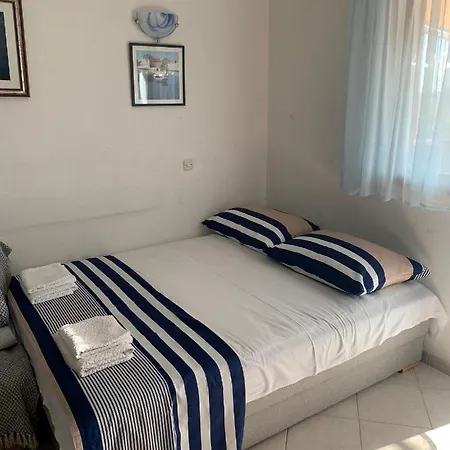 Apartman One Bedroom With Terrace And Seaview - B *