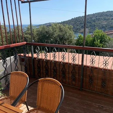 Apartman One Bedroom With Terrace And Seaview - B *