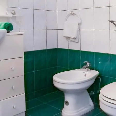 One Bedroom With Terrace And Seaview - B Apartman