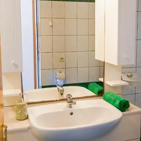 Apartman One Bedroom With Terrace And Seaview - B *